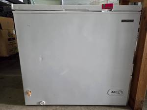 lot 17847 image: Thomson 7.0 Cu. Ft. Chest Freezer - Model TFRF710-B-SM