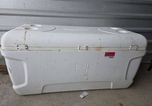 lot 17854 image: Igloo Maxcold 150 Qt Cooler