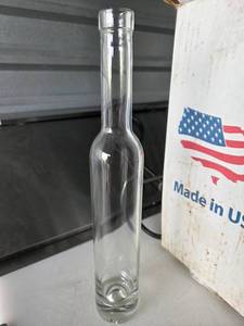 lot 17862 image: Niagara Glass Bottles - 3 Cases of 12