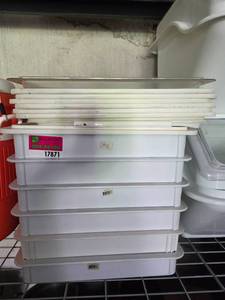 lot 17871 image: Commercial Food Storage Containers with Lids