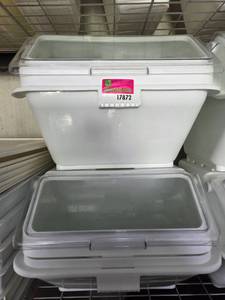 lot 17873 image: Bakers Mark Food Storage Container - Set of 2
