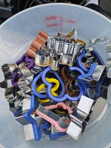 lot 17886 image: Bulk Lot of Metal Cookie Cutters