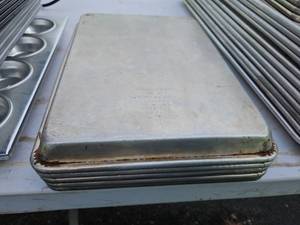 lot 17890 image: Thunderware LSP-101-M Commercial Baking Sheet - Set of 5