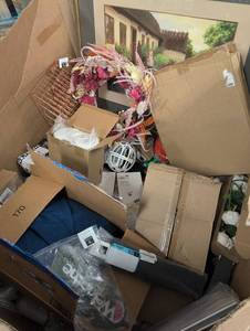 lot 13 image: Mixed Lot of Misc. Small Housewares  - Retail $420