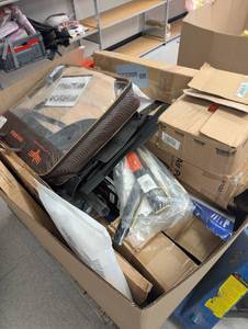 Auto Parts & Accessories Pallet  - Retail: $1880