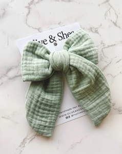 lot 41036 image: Chunky Crinkle Midi Knot Hair Bow