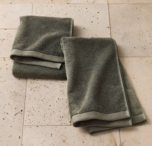 lot 41097 image: Casaluna Organic Towel Set - Olive Green, 1 Bath Towel and 4 Hand Towels