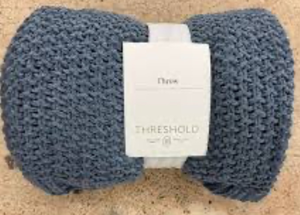 lot 41397 image: Threshold Blue Knit Throw Blanket