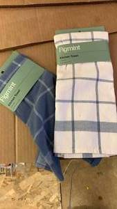 lot 41507 image: Figimint Blue and White Kitchen Towels Set