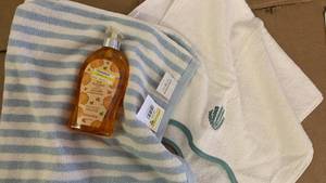 lot 41530 image: Softsoap Fall Pumpkin Hand Soap with Striped Hand Towel Set