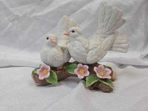 lot 799 image: White Doves on Branch Figurine
