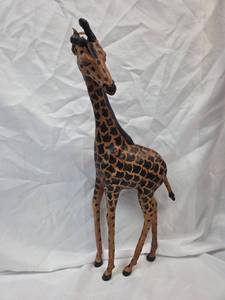 lot 804 image: Hand-Painted Giraffe Figurine