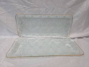 lot 808 image: Pressed Glass Serving Tray with Gold Trim