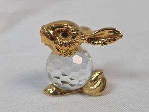 lot 812 image: Crystal Bunny Figurine with Gold Finish