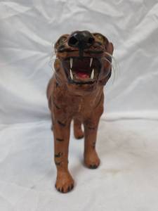 lot 814 image: Tiger Figure