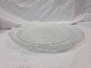 lot 816 image: Clear Glass Sunburst Pattern Salad Plates -