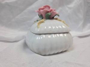 lot 823 image: Porcelain Trinket Box with Pink Rose