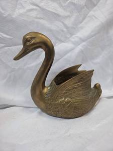 lot 824 image: Brass Swan Figurine with Detailed Feathers