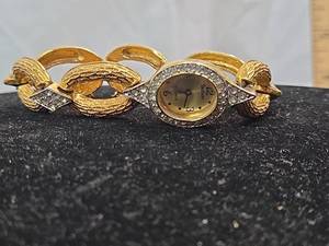 lot 845 image: Trifari 17 Jewels Gold-Tone Watch Bracelet