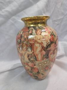 lot 848 image: Decorative Victorian Style Vase with Gold Rim