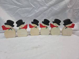 lot 852 image: Wooden Snowman Christmas Ornaments Set