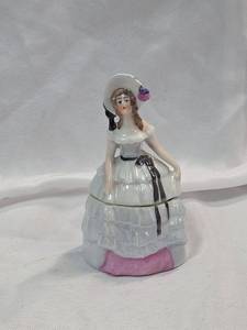 lot 854 image: Southern Belle Porcelain Trinket Box