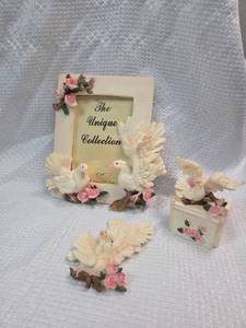 lot 875 image: Turtle King White Dove Picture Frame, Magnet and Trinket Box