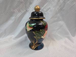 lot 877 image: Japanese Hand Painted Bird Ginger Jar