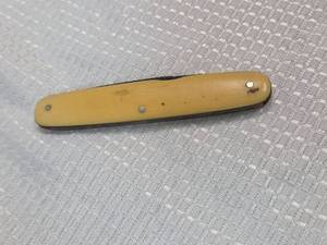 lot 884 image: Traditional Pocket Knife