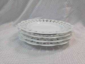 lot 889 image: 4 White Dessert Plates