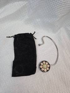 lot 895 image: Decorative Floral Purse Hook Hanger