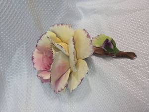 lot 896 image: Capodimonte Porcelain Flower