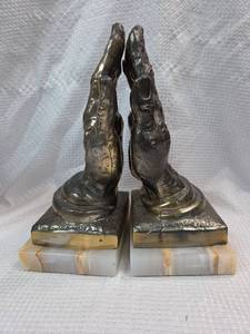 lot 899 image: Bronze Praying Hands Bookends on Marble Base