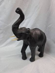 lot 900 image: Black Elephant Figurine