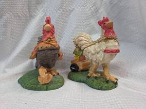 lot 907 image: Decorative Rooster Couple Figurines