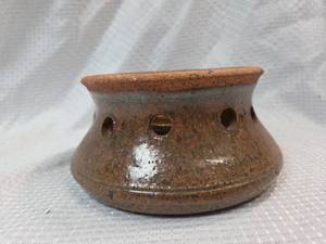 lot 913 image: Ceramic Tea Light Warmer with Pierced Design