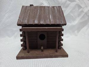 lot 931 image: Handcrafted Log Cabin Birdhouse