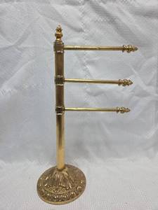 lot 934 image: Brass Decorative Towel Stand