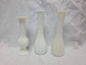 lot 944 image: Milk Glass Bud Vase Set of 3