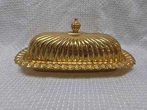 lot 963 image: Gold-Tone Ribbed Butter Dish with Crown Finial
