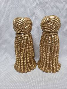 lot 964 image: Gold Tone Rope Pattern Tassel Candle Holders