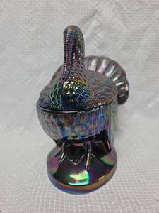 lot 970 image: Iridescent Glass Turkey Trinket Box