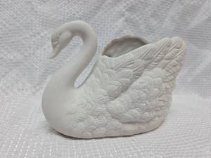 lot 973 image: White Porcelain Swan Figurine