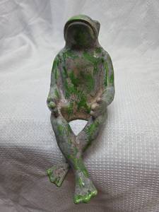 lot 988 image: Frog Garden Ornament