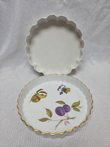 lot 1739 image: Royal Evesham Fruit Design Quiche DishWhite Dish