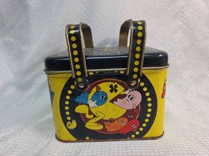 lot 1752 image: 1980s Pac-Man Metal Lunch Box