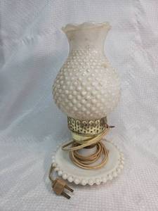 lot 1753 image: Hobnail Milk Glass Table Lamp