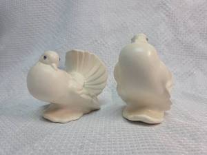 lot 1754 image: White Ceramic Dove Figurines Set