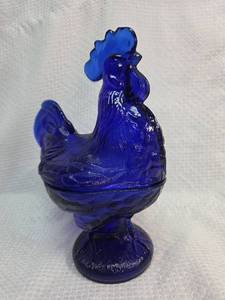 lot 1757 image: Cobalt Blue Glass Rooster Candy Dish