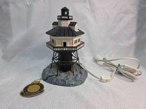 lot 1760 image: Middle Bay Lighthouse Illuminated Model